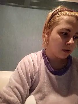 Snapshot of Gussie_Bridie chatting on February 4, 2:21 pm Gussie Bridie online show from February 4, 2:21 pm