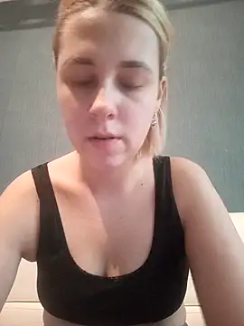 Snapshot of Gussie_Bridie chatting on February 28, 2:09 pm Gussie Bridie online show from February 28, 2:09 pm