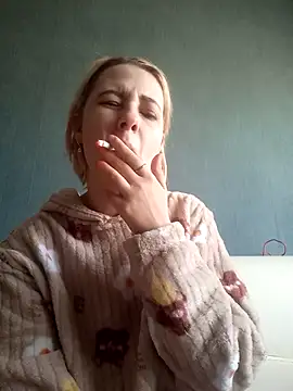 Snapshot of Gussie_Bridie chatting on March 6, 7:25 am Gussie Bridie online show from March 6, 7:25 am