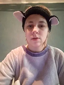 Snapshot of Gussie_Bridie chatting on March 2, 2:25 pm Gussie Bridie online show from March 2, 2:25 pm