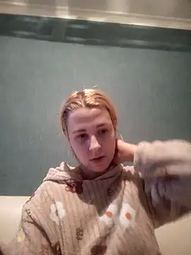 Snapshot of Gussie_Bridie chatting on February 19, 2:33 pm Gussie Bridie online show from February 19, 2:33 pm