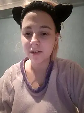 Snapshot of Gussie_Bridie chatting on February 21, 2:59 pm Gussie Bridie online show from February 21, 2:59 pm