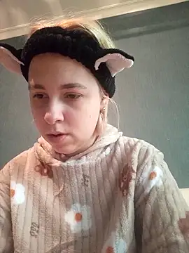 Snapshot of Gussie_Bridie chatting on February 14, 7:17 am Gussie Bridie online show from February 14, 7:17 am