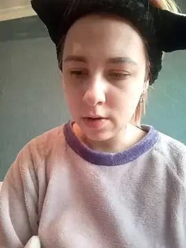 Snapshot of Gussie_Bridie chatting on March 2, 6:16 am Gussie Bridie online show from March 2, 6:16 am