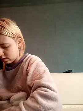Snapshot of Gussie_Bridie chatting on February 28, 6:21 am Gussie Bridie online show from February 28, 6:21 am