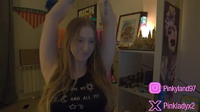 Pinkyladyxxx online show from April 23, 7:48 pm