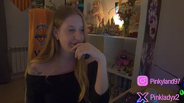 Pinkyladyxxx online show from March 8, 12:16 am