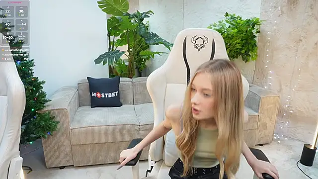 Britney054 online show from December 26, 11:43 am