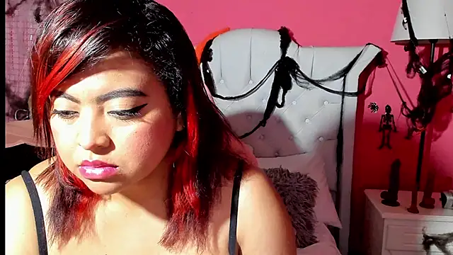 ivy roosx online show from October 24, 7:57 pm