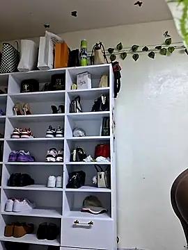 jeyberrie online show from April 18, 2:08 pm