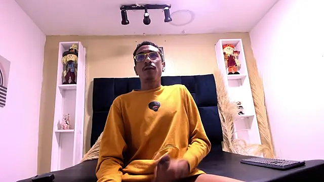 Snapshot of Jose_Smoke chatting on October 30, 1:37 am Jose Smoke online show from October 30, 1:37 am