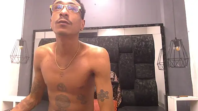 Snapshot of Jose_Smoke chatting on November 1, 5:14 am Jose Smoke online show from November 1, 5:14 am