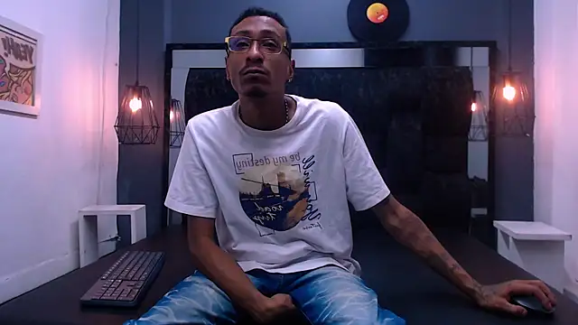 Snapshot of Jose_Smoke chatting on November 14, 3:10 am Jose Smoke online show from November 14, 3:10 am