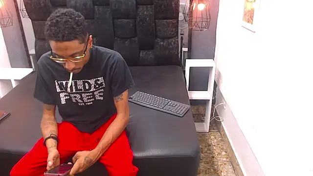 Snapshot of Jose_Smoke chatting on September 24, 3:24 am Jose Smoke online show from September 24, 3:24 am