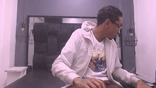 Snapshot of Jose_Smoke chatting on November 10, 3:44 am Jose Smoke online show from November 10, 3:44 am