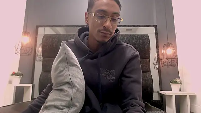 Snapshot of Jose_Smoke chatting on March 18, 7:01 am Jose Smoke online show from March 18, 7:01 am