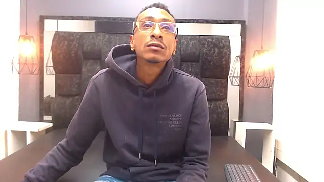 Snapshot of Jose_Smoke chatting on November 12, 4:05 am Jose Smoke online show from November 12, 4:05 am