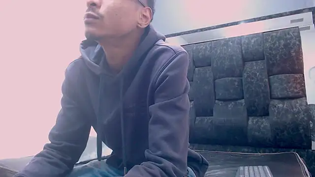 Snapshot of Jose_Smoke chatting on March 18, 3:56 am Jose Smoke online show from March 18, 3:56 am