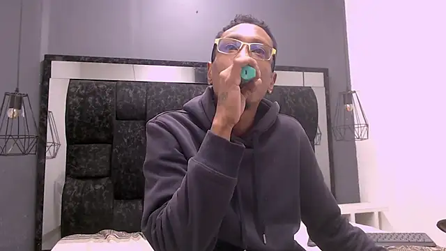 Snapshot of Jose_Smoke chatting on December 2, 3:52 am Jose Smoke online show from December 2, 3:52 am