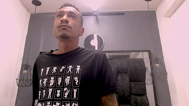 Snapshot of Jose_Smoke chatting on November 18, 3:21 am Jose Smoke online show from November 18, 3:21 am