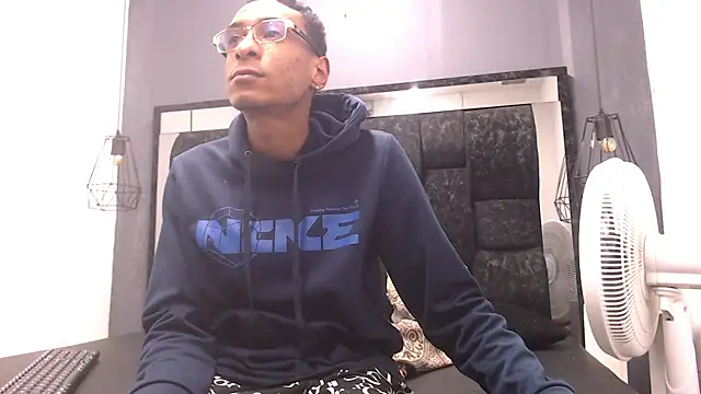 Snapshot of Jose_Smoke chatting on November 3, 7:35 am Jose Smoke online show from November 3, 7:35 am