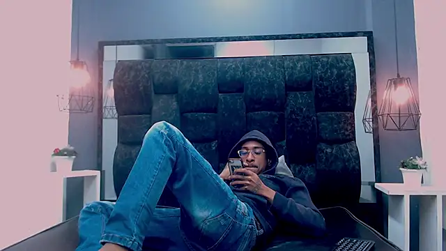 Snapshot of Jose_Smoke chatting on March 19, 10:00 am Jose Smoke online show from March 19, 10:00 am