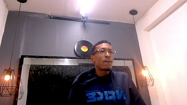 Snapshot of Jose_Smoke chatting on November 24, 2:11 am Jose Smoke online show from November 24, 2:11 am