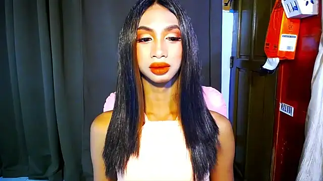 PrettyLatiina online show from November 1, 9:58 am