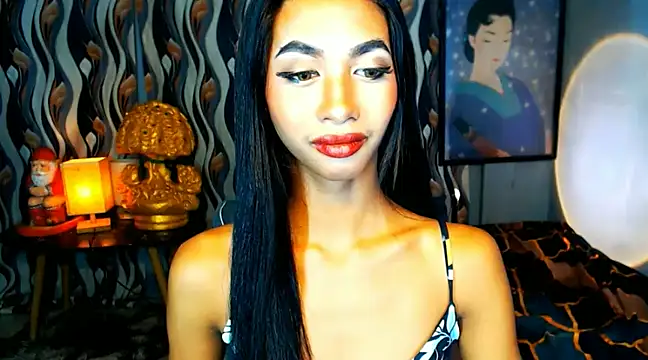 PrettyLatiina online show from December 10, 7:00 pm