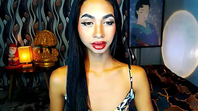 PrettyLatiina online show from February 5, 5:42 pm