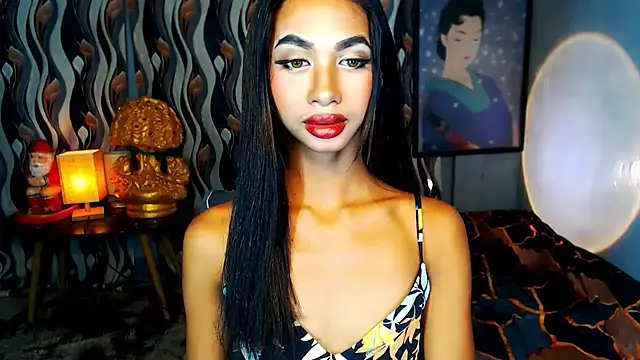 PrettyLatiina online show from October 24, 4:28 pm