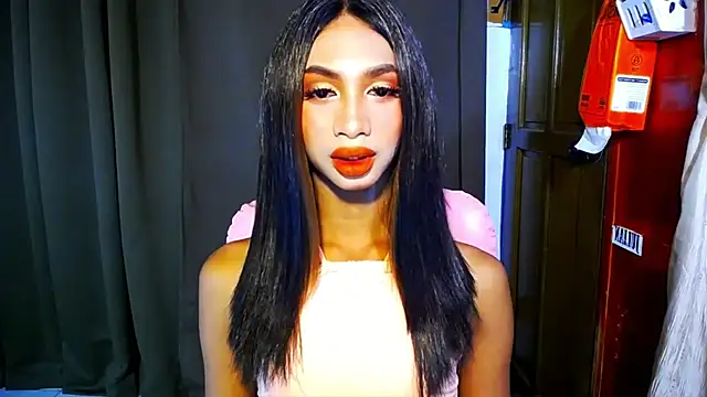 PrettyLatiina online show from October 31, 6:32 am