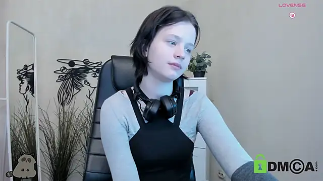 Snapshot of Alina_Mills chatting on March 5, 10:44 am Alina Mills online show from March 5, 10:44 am