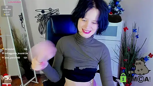 Snapshot of Alina_Mills chatting on January 1, 6:38 pm Alina Mills online show from January 1, 6:38 pm