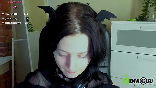 Snapshot of Alina_Mills chatting on February 26, 11:32 am Alina Mills online show from February 26, 11:32 am