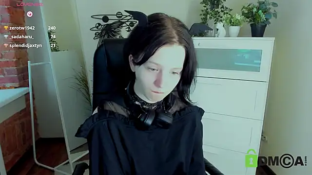 Snapshot of Alina_Mills chatting on February 21, 2:06 pm Alina Mills online show from February 21, 2:06 pm