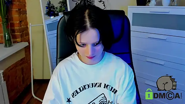 Snapshot of Alina_Mills chatting on January 12, 8:03 pm Alina Mills online show from January 12, 8:03 pm