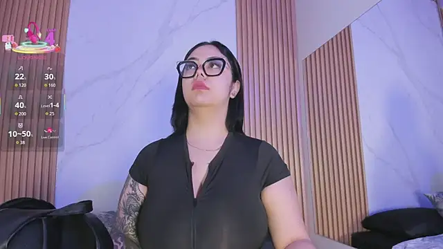 Snapshot of juicy_led_ chatting on November 18, 11:13 am juicy led online show from November 18, 11:13 am