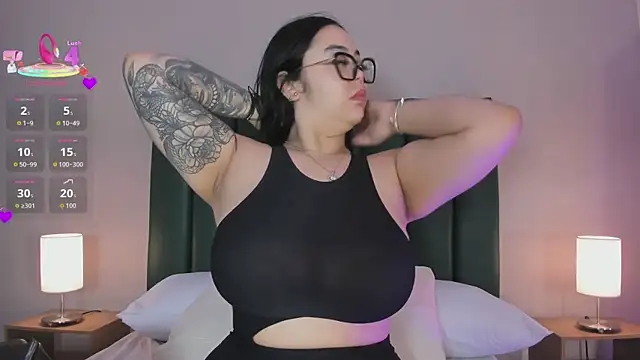 juicy led  online show from April 15, 11:16 am