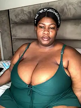 Snapshot of bustytitsxxx chatting on December 4, 12:08 pm bustytitsxxx online show from December 4, 12:08 pm