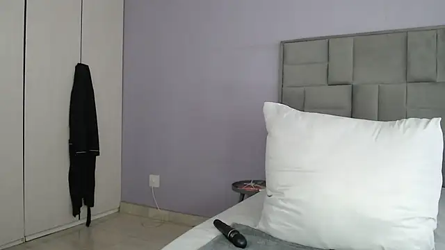 bustytitsxxx online show from November 26, 5:18 am