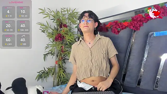 Snapshot of Black_Rose2 chatting on March 22, 2:36 pm Black Rose2 online show from March 22, 2:36 pm
