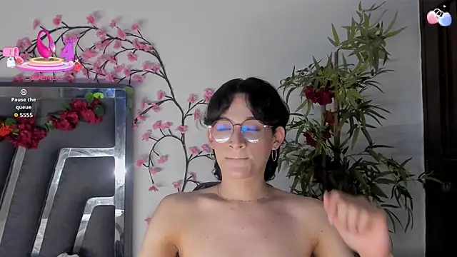 Snapshot of Black_Rose2 chatting on September 28, 12:01 pm Black Rose2 online show from September 28, 12:01 pm