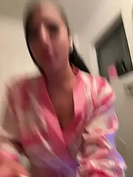 thatonelightskinn online show from March 11, 4:41 am