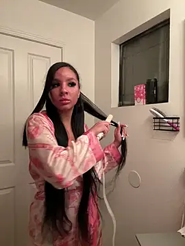 thatonelightskinn online show from March 14, 3:48 am