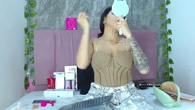 anitacorreahotcm101 online show from April 4, 7:53 pm