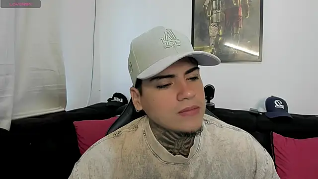 Snapshot of mad_maxxx2 chatting on October 26, 12:05 pm mad maxxx2 online show from October 26, 12:05 pm