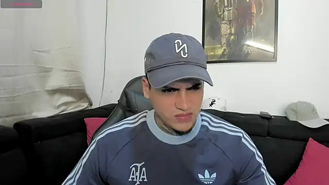 Snapshot of mad_maxxx2 chatting on October 24, 12:09 am mad maxxx2 online show from October 24, 12:09 am