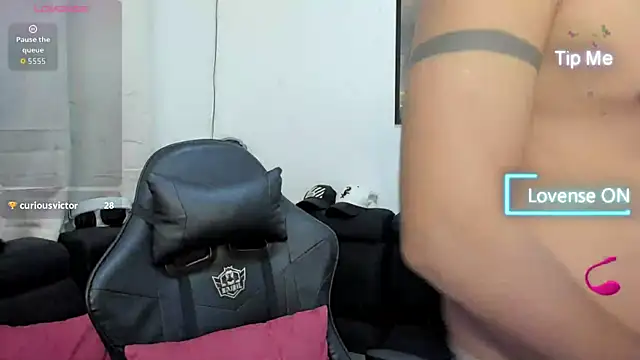 Snapshot of mad_maxxx2 chatting on November 13, 10:41 am mad maxxx2 online show from November 13, 10:41 am