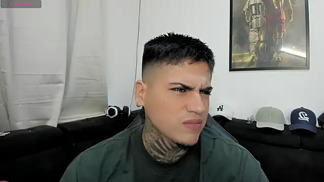 Snapshot of mad_maxxx2 chatting on October 29, 11:53 am mad maxxx2 online show from October 29, 11:53 am